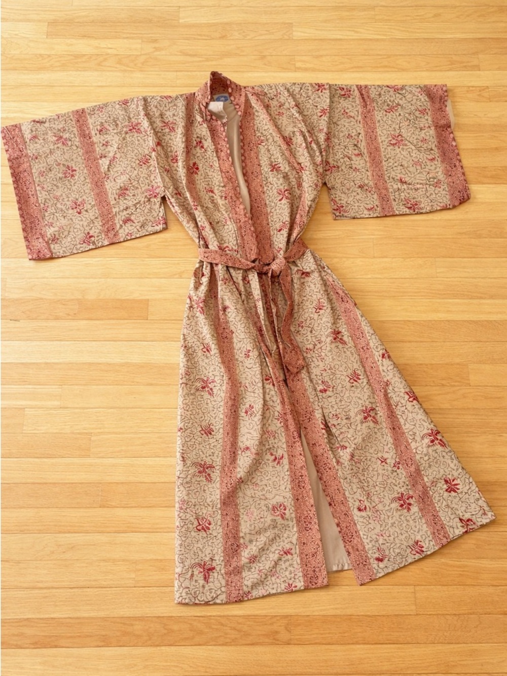 Source Unknown Beige and Rose Floral Kimono Robe